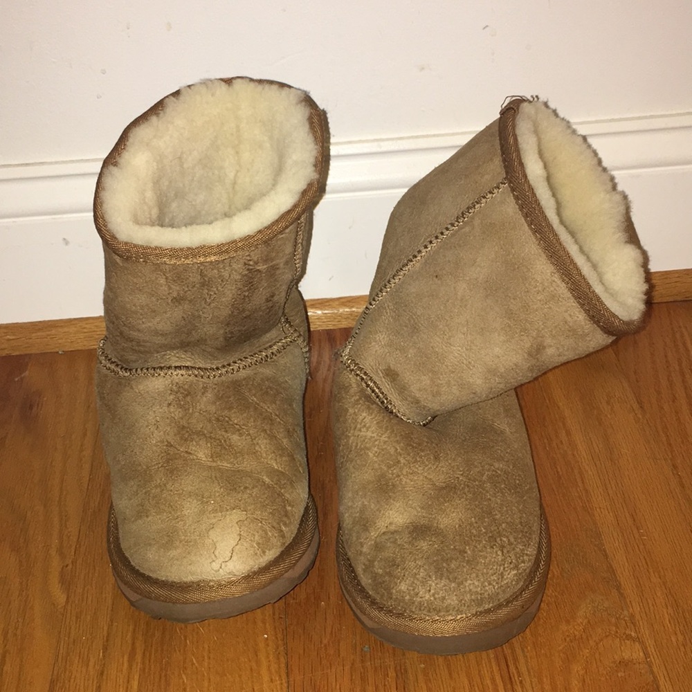 Emu short boots with fur lining